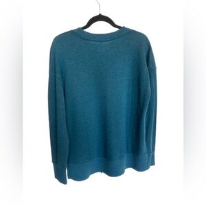 Women’s warm navy oversized light sweatshirt in size XS